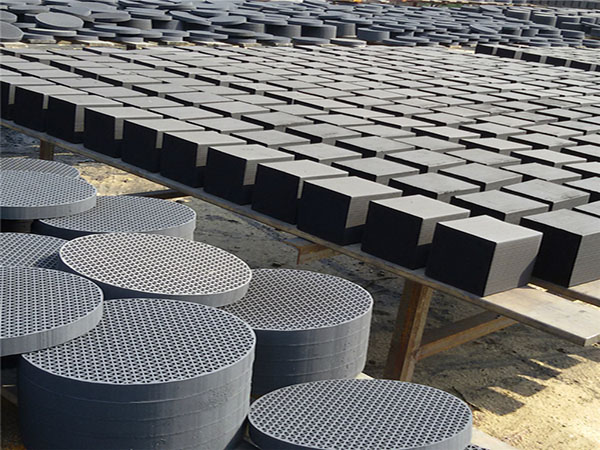 ú�N����C����̿�Cе���ȺͿ�϶�Y(ji��)��(g��u)��Ӱ�